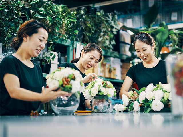 第一園芸株式会社 アニヴェルセル江坂内フラワースタジオの契約社員 職人・現場スタッフ その他 屋内緑化の求人情報イメージ1
