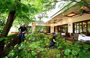 株式会社花門フラワーゲート 三鷹台グリーンハウスの正社員 現場管理（維持管理） 職人・現場スタッフ 外構・エクステリア 屋内緑化求人イメージ